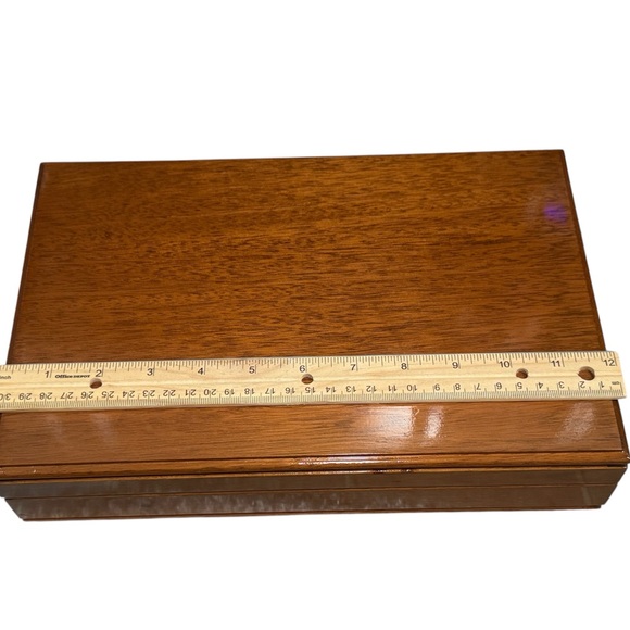 Vintage Cedar Wooden Cigar Box – Hinged Lid, Divider, Solid Wood Storage - Picture 3 of 4